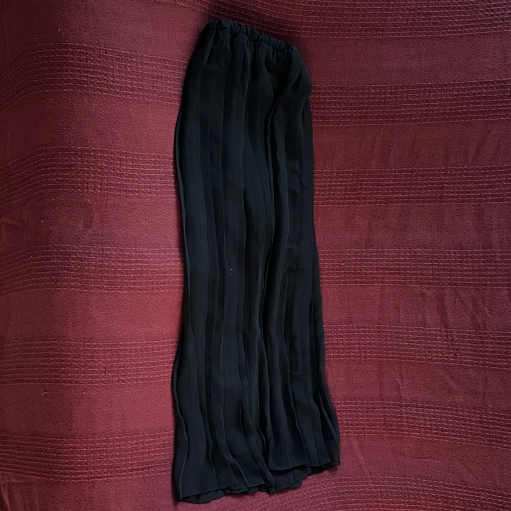 Chic Black Pleated Maxi Skirt